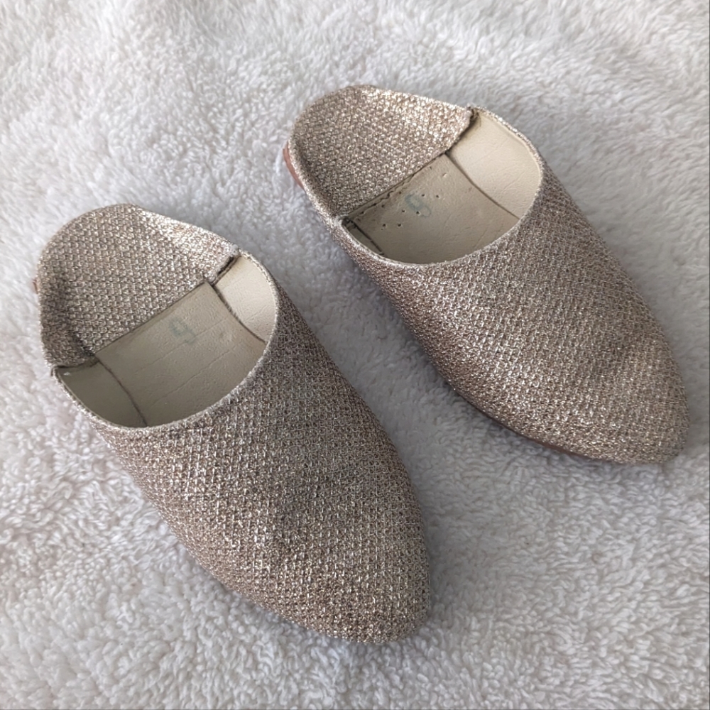 Toddler Shimmer Gold Pointed Slip On Flats. Size 6
